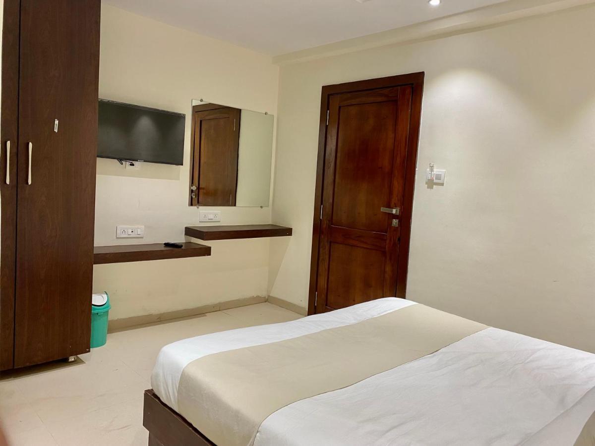 Hotel Vrindavan Palace Индаур Экстерьер фото