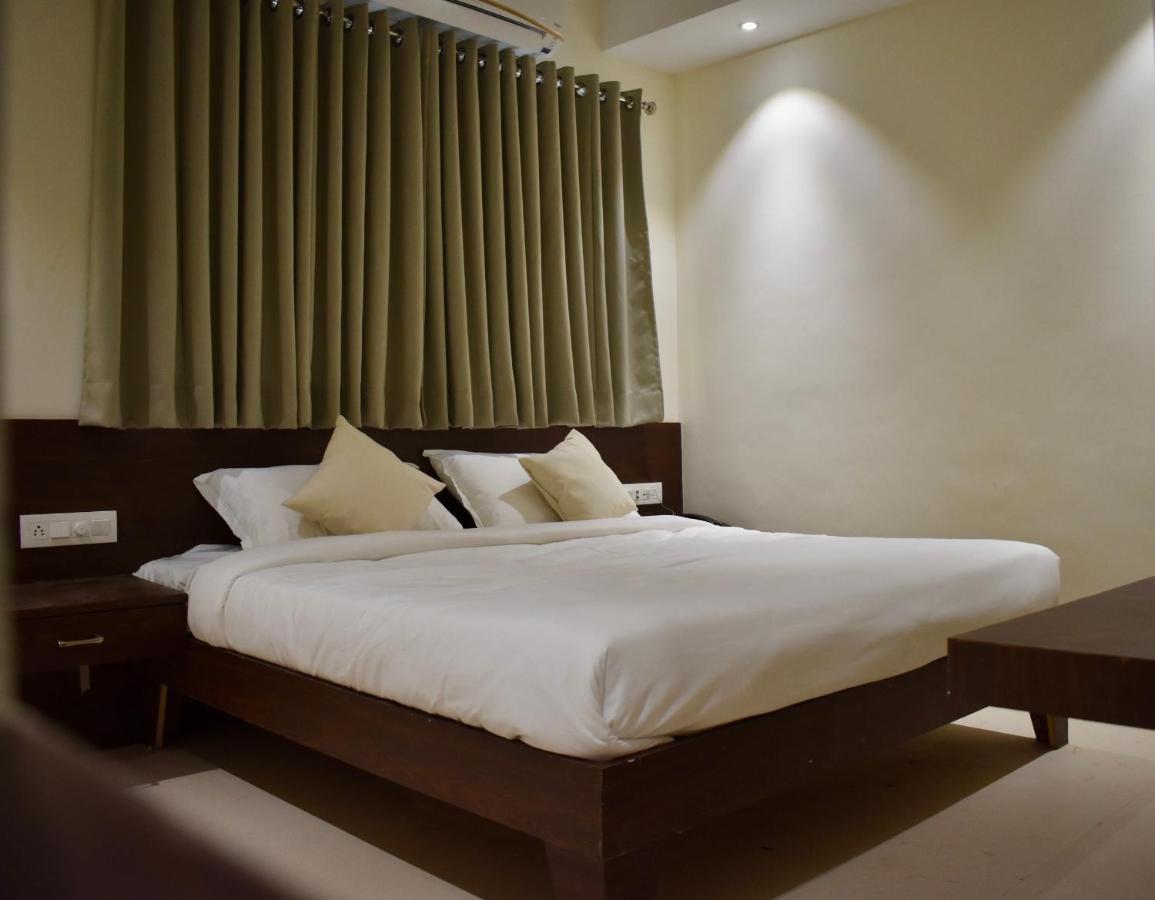 Hotel Vrindavan Palace Индаур Экстерьер фото
