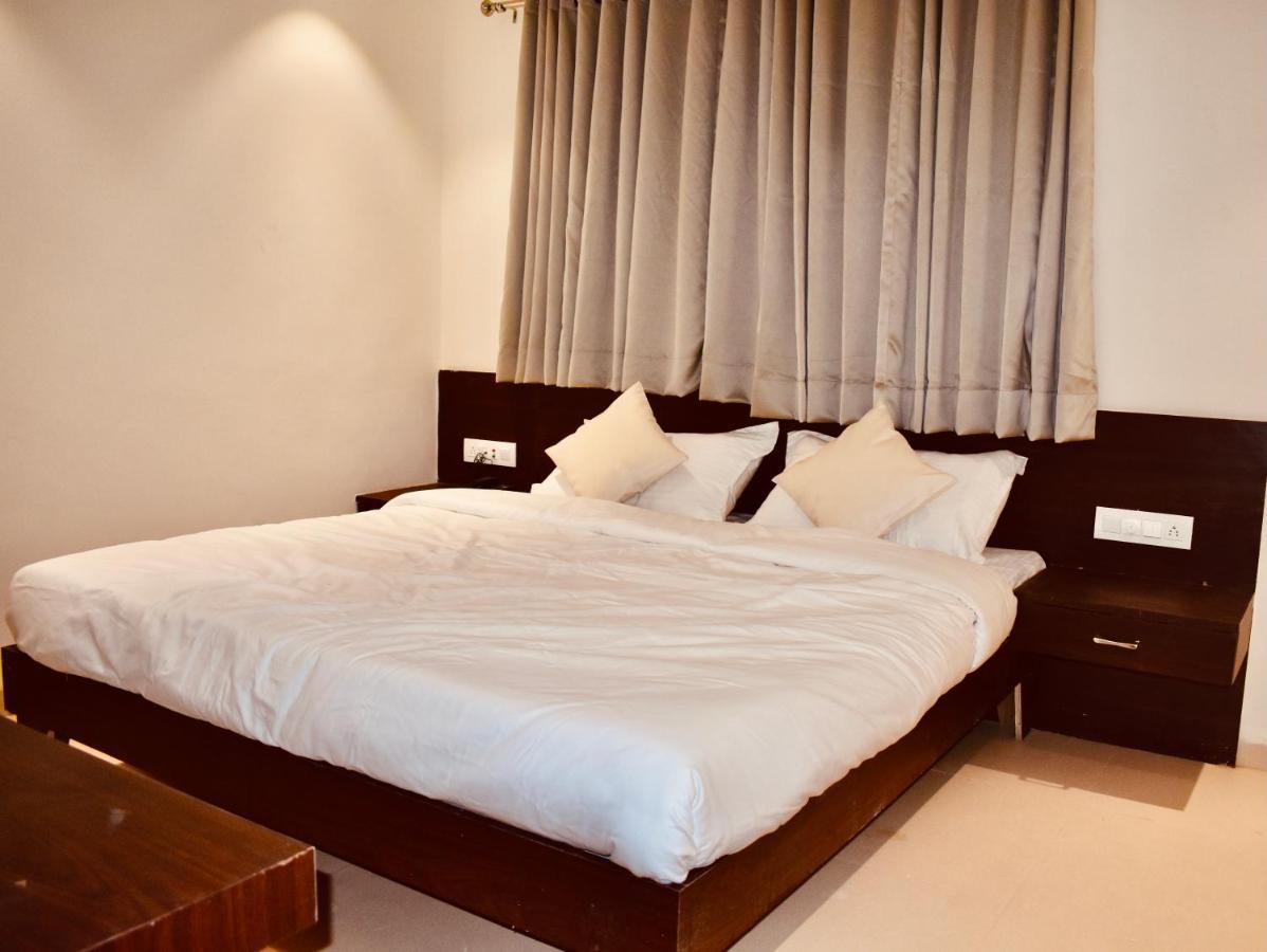 Hotel Vrindavan Palace Индаур Экстерьер фото