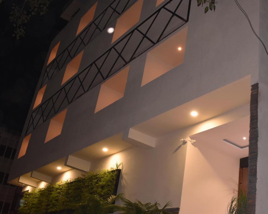Hotel Vrindavan Palace Индаур Экстерьер фото