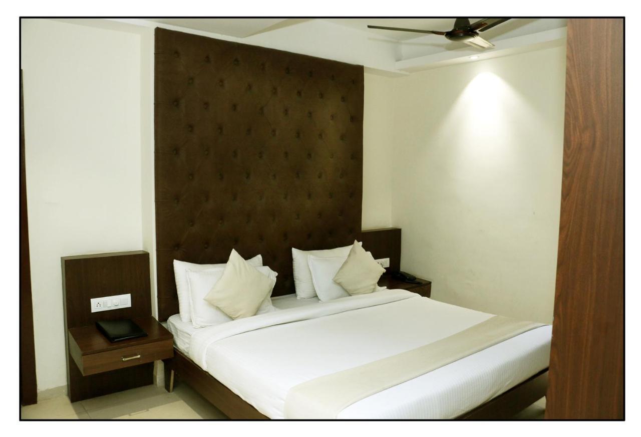 Hotel Vrindavan Palace Индаур Экстерьер фото