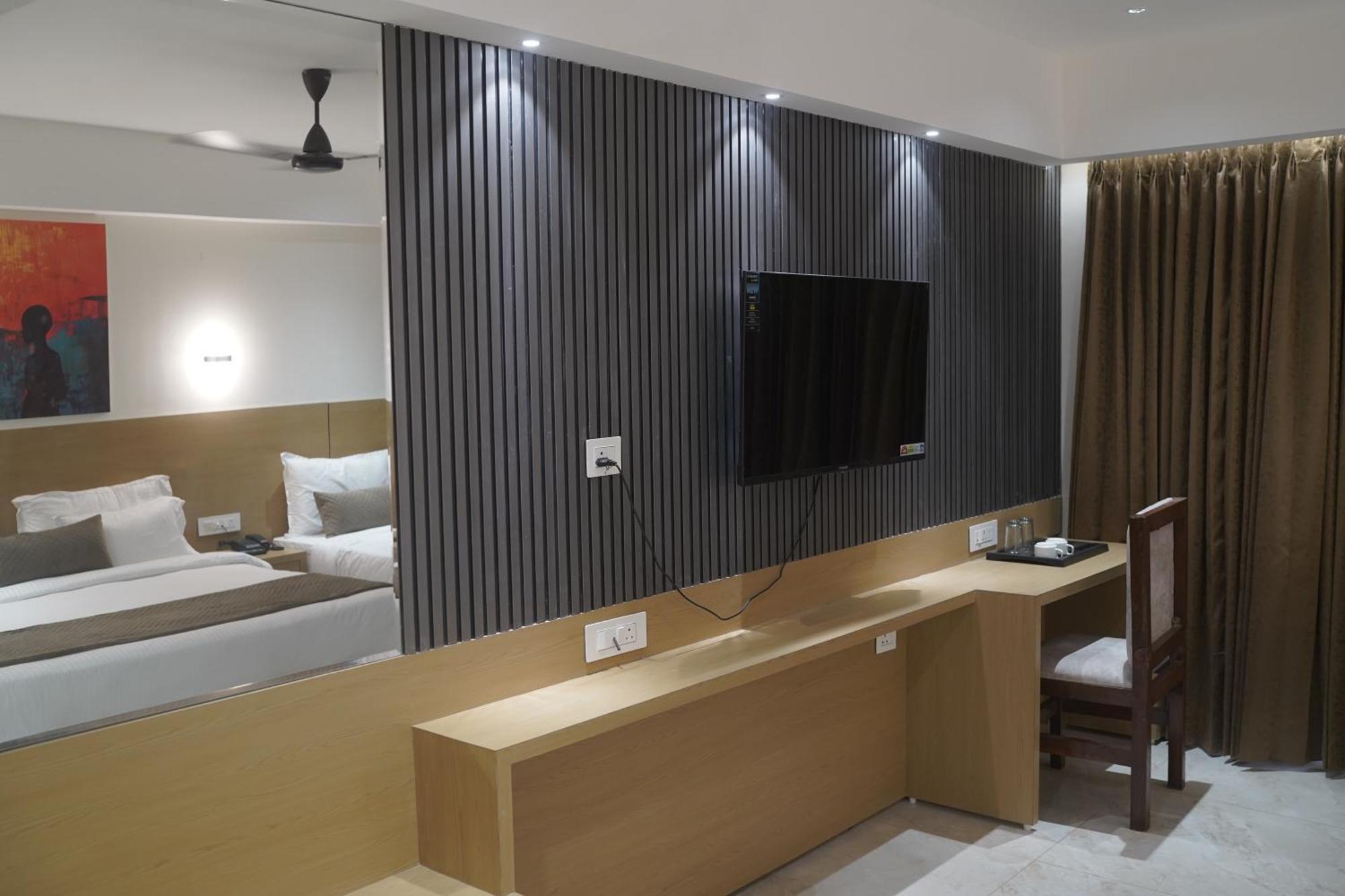 Hotel Vrindavan Palace Индаур Экстерьер фото