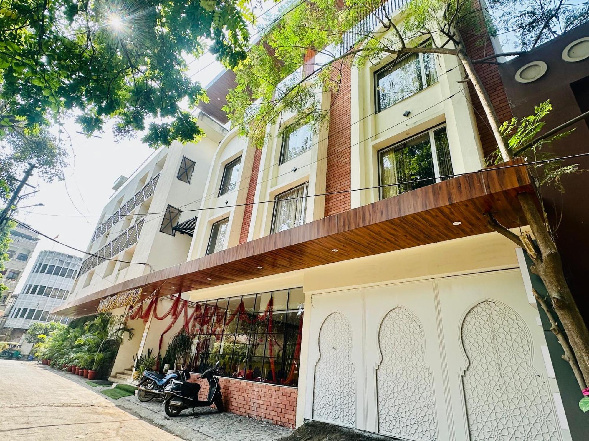 Hotel Vrindavan Palace Индаур Экстерьер фото